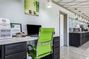 thumbnail: Business center
