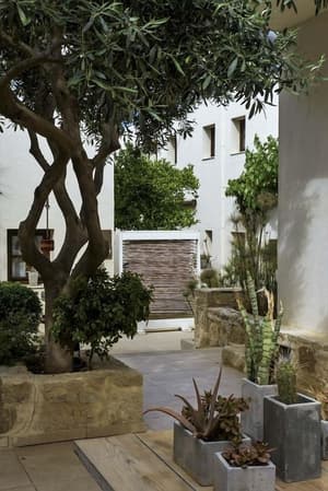 thumbnail: Exterior detail