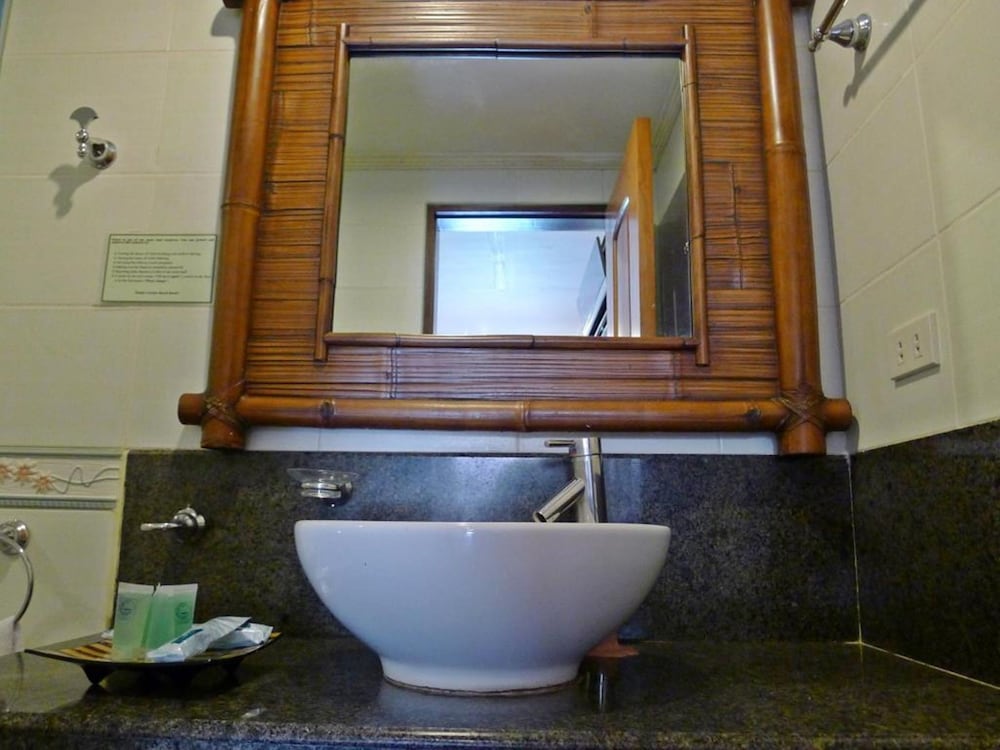 Bathroom sink
