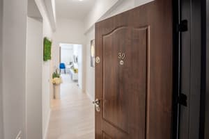 thumbnail: Interior entrance