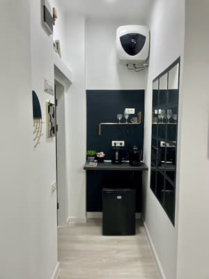 thumbnail: Interior entrance