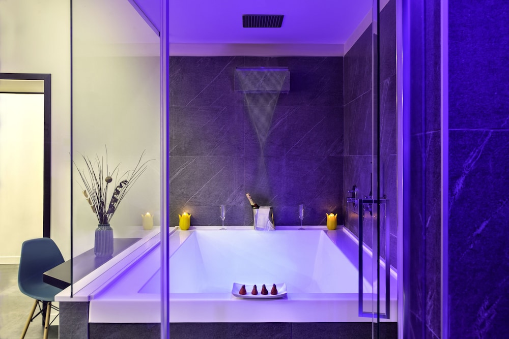 Jetted tub