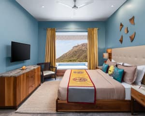 thumbnail: In-room dining