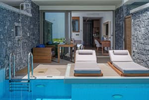 thumbnail: Front of property