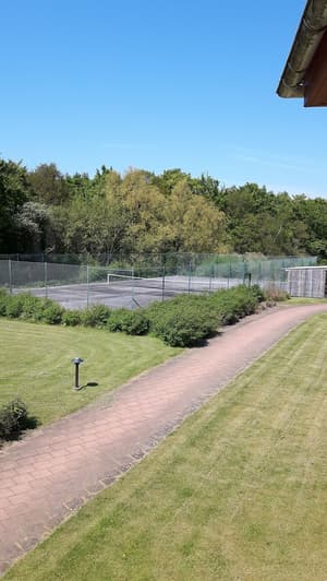 thumbnail: Tennis court