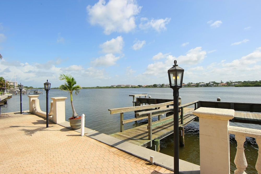 Dock