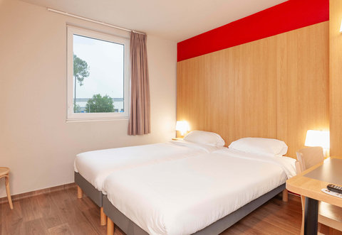 Hotel Mont De Marsan Twin Room