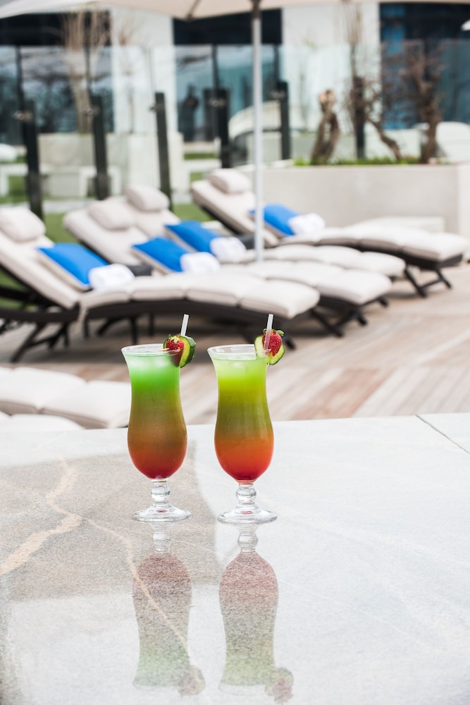 Poolside bar