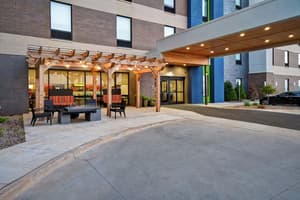 thumbnail: Exterior