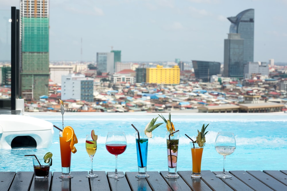 Poolside bar