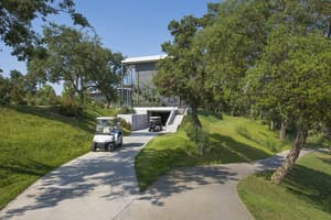 thumbnail: Exterior