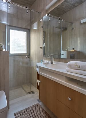 thumbnail: Bathroom shower