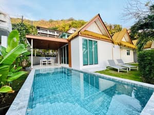 thumbnail: Front of property