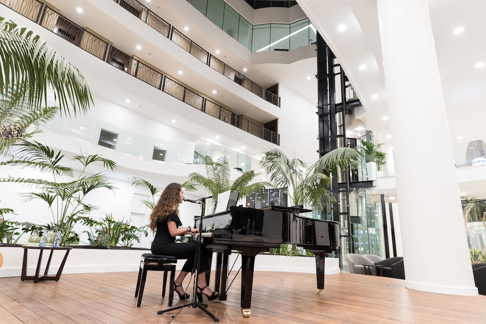 Lobby lounge