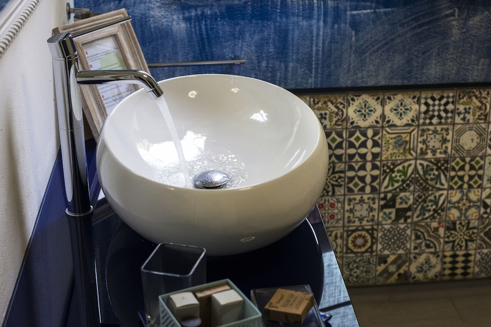 Bathroom sink