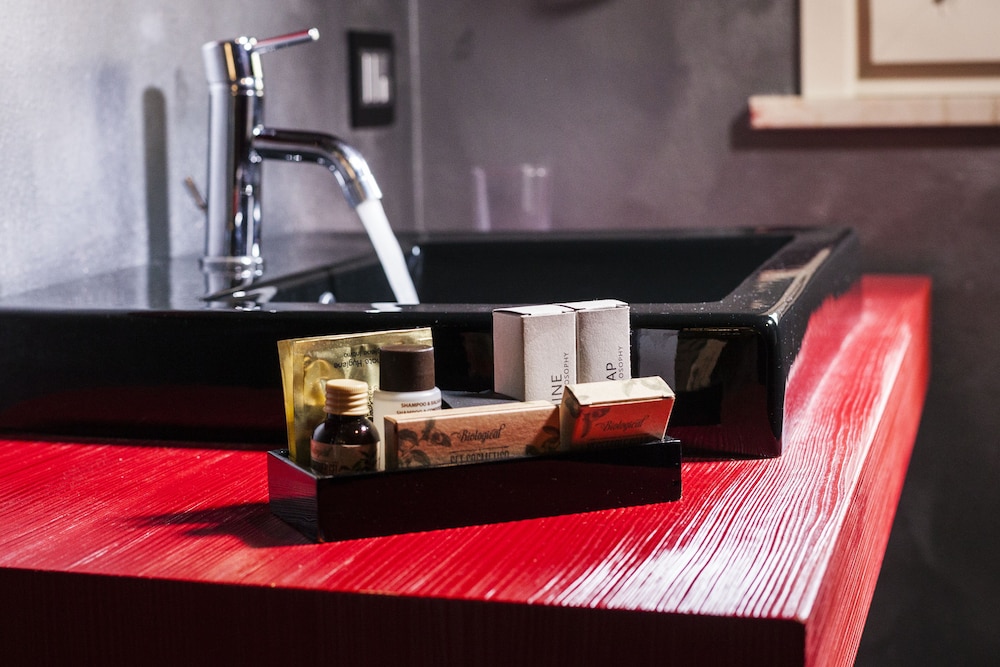 Bathroom amenities
