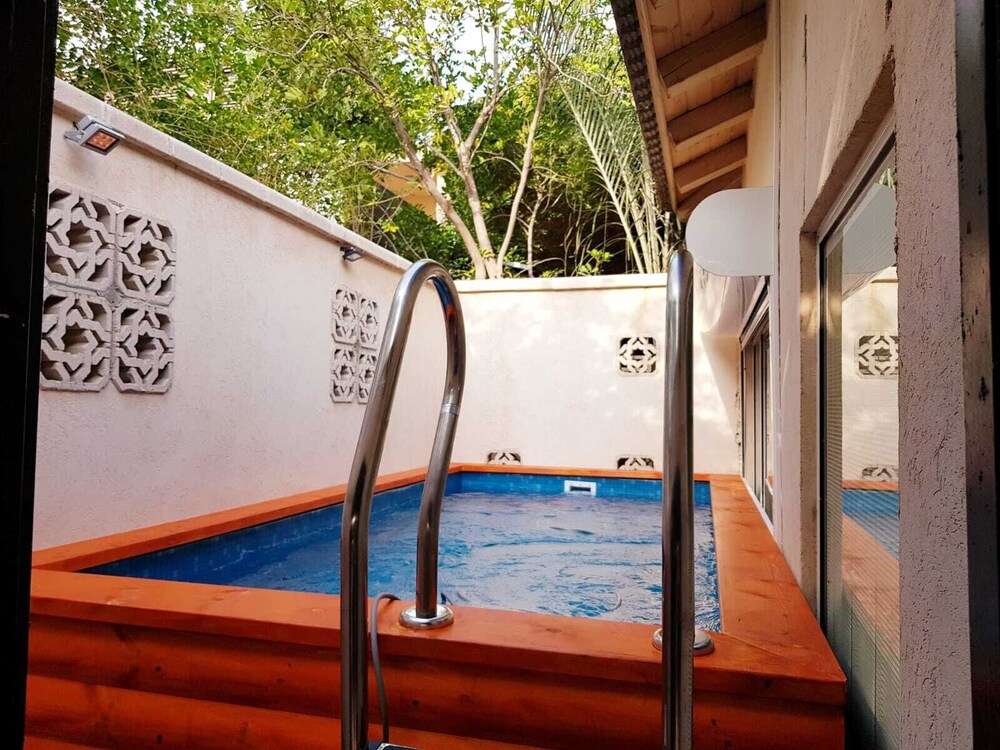 Private pool