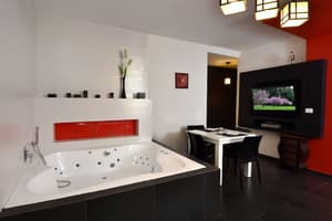 thumbnail: Jetted tub