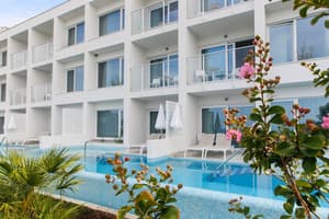 thumbnail: Front of property