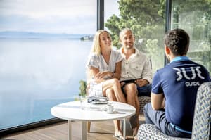 thumbnail: Bar (on property)