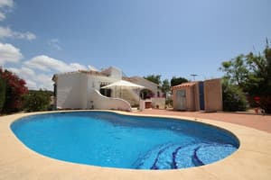 thumbnail: Outdoor pool