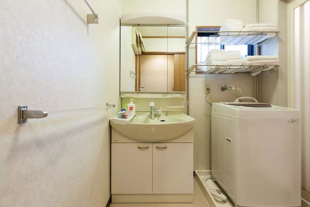 Bathroom sink