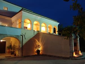 thumbnail: Exterior