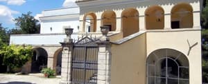 thumbnail: Property entrance
