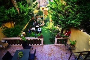 thumbnail: Outdoor dining
