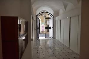 thumbnail: Interior entrance