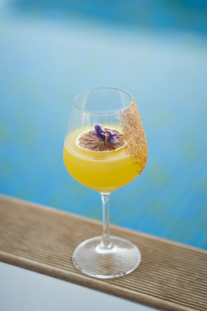 Poolside bar