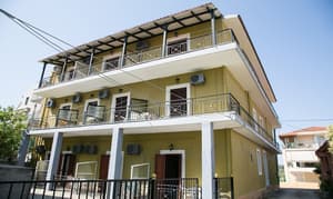 thumbnail: Front of property