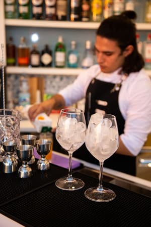 thumbnail: Bar (on property)