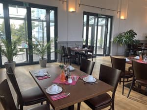 thumbnail: Restaurant