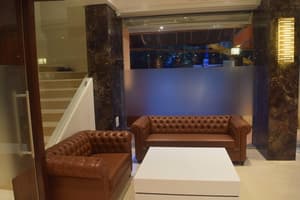thumbnail: Lobby sitting area