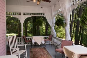 thumbnail: Outdoor dining