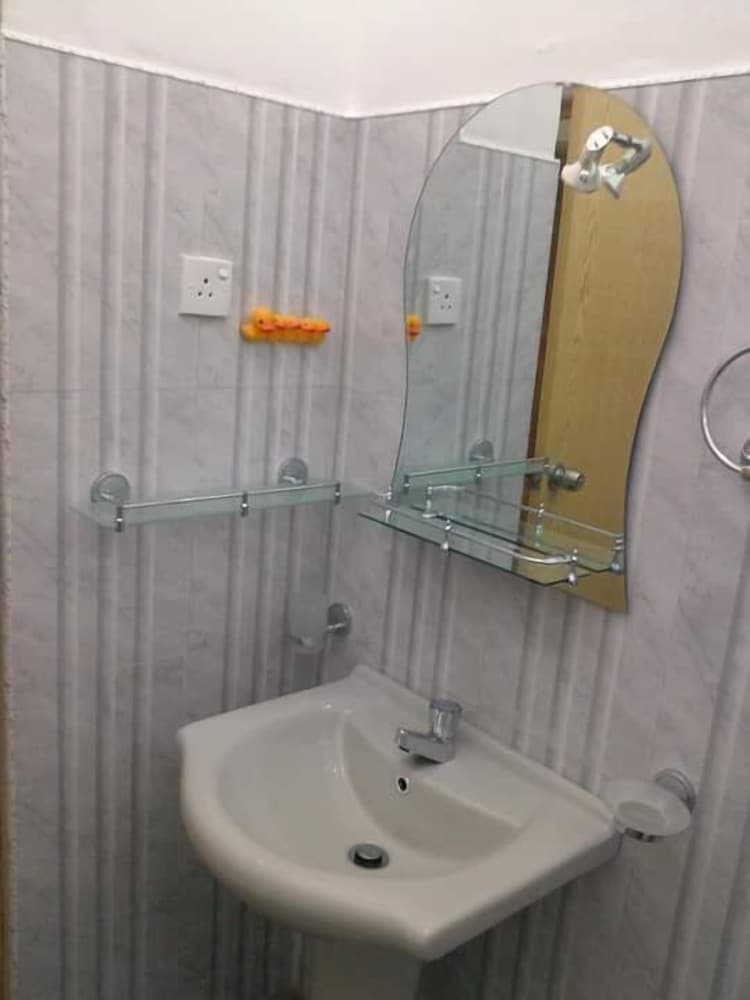 Bathroom sink
