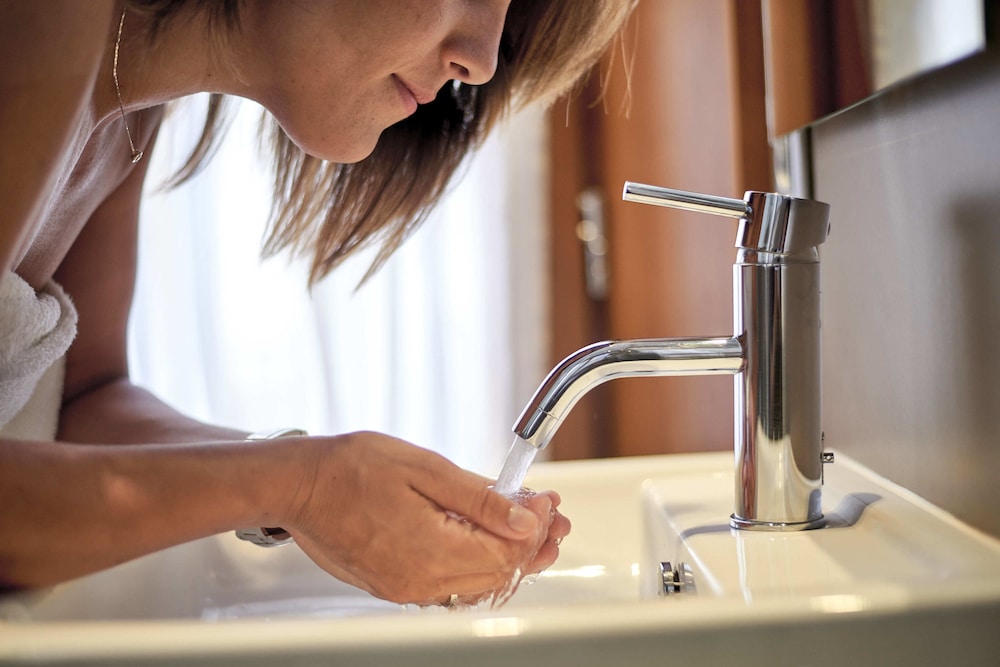 Bathroom sink