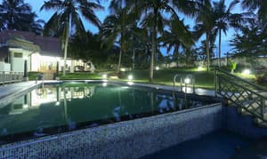 thumbnail: Outdoor pool