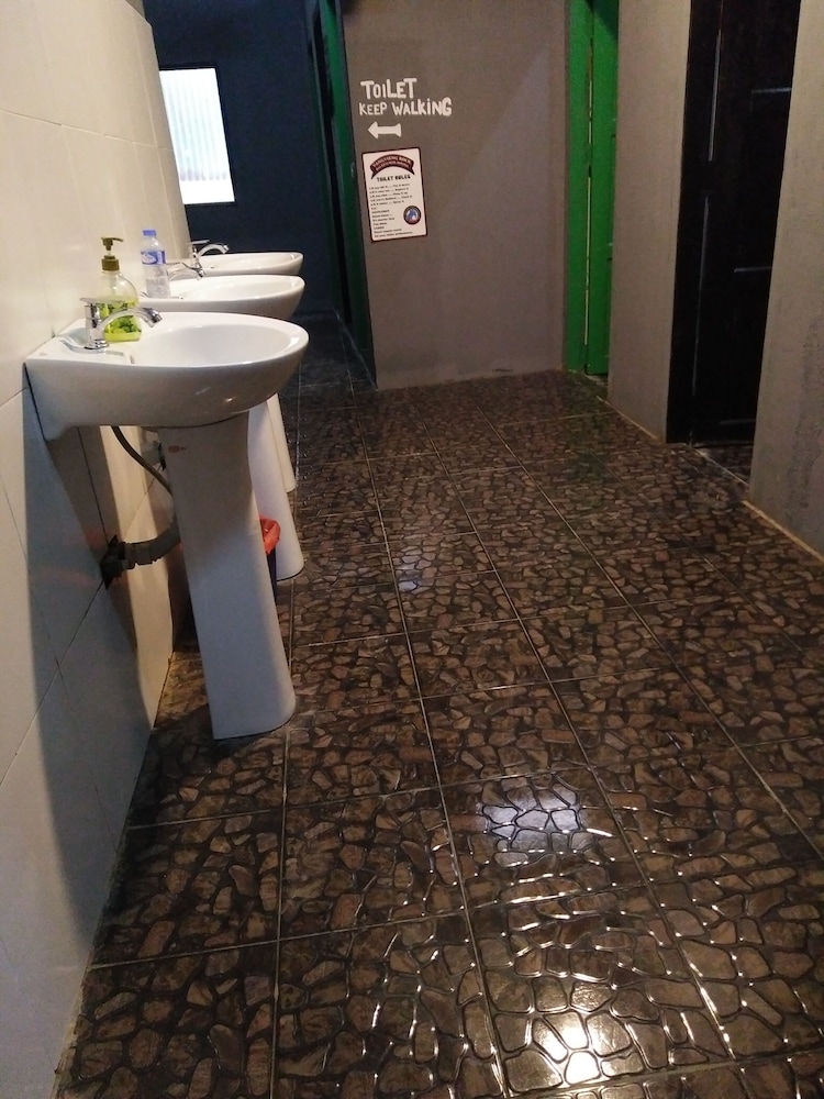 Bathroom sink