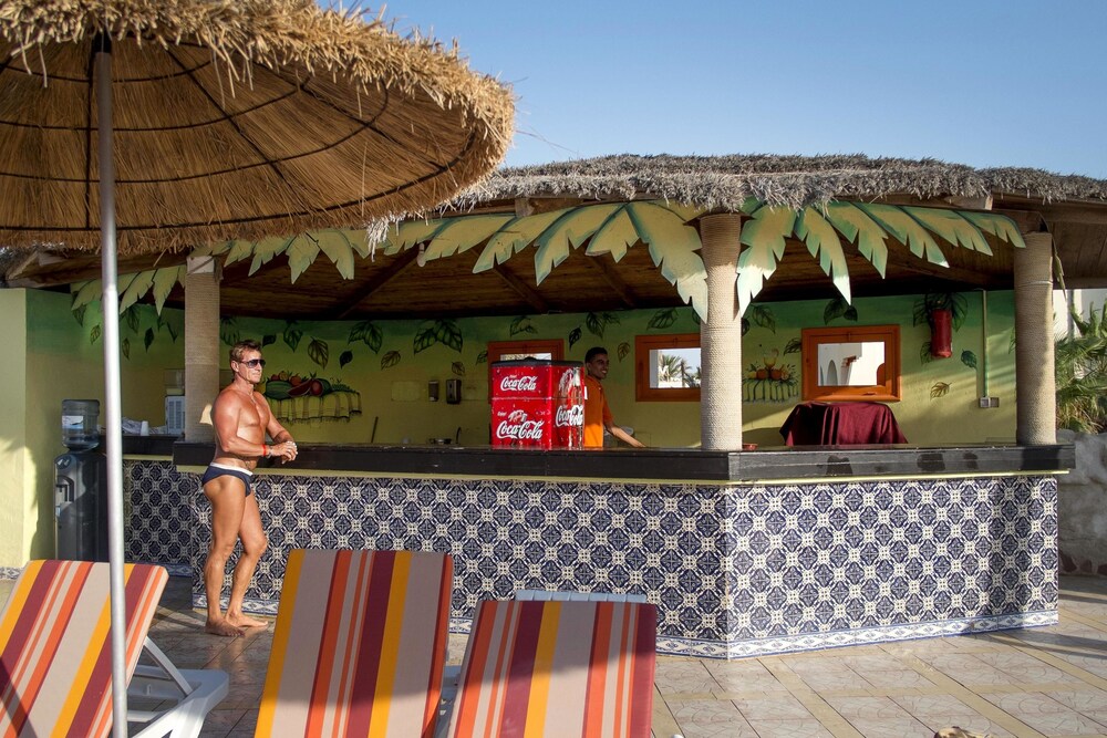 Poolside bar