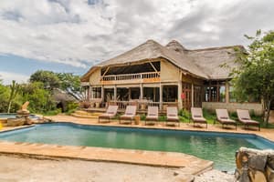 thumbnail: Front of property