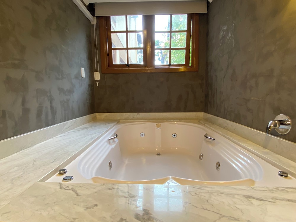 Private spa tub