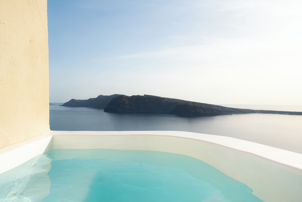 Private spa tub