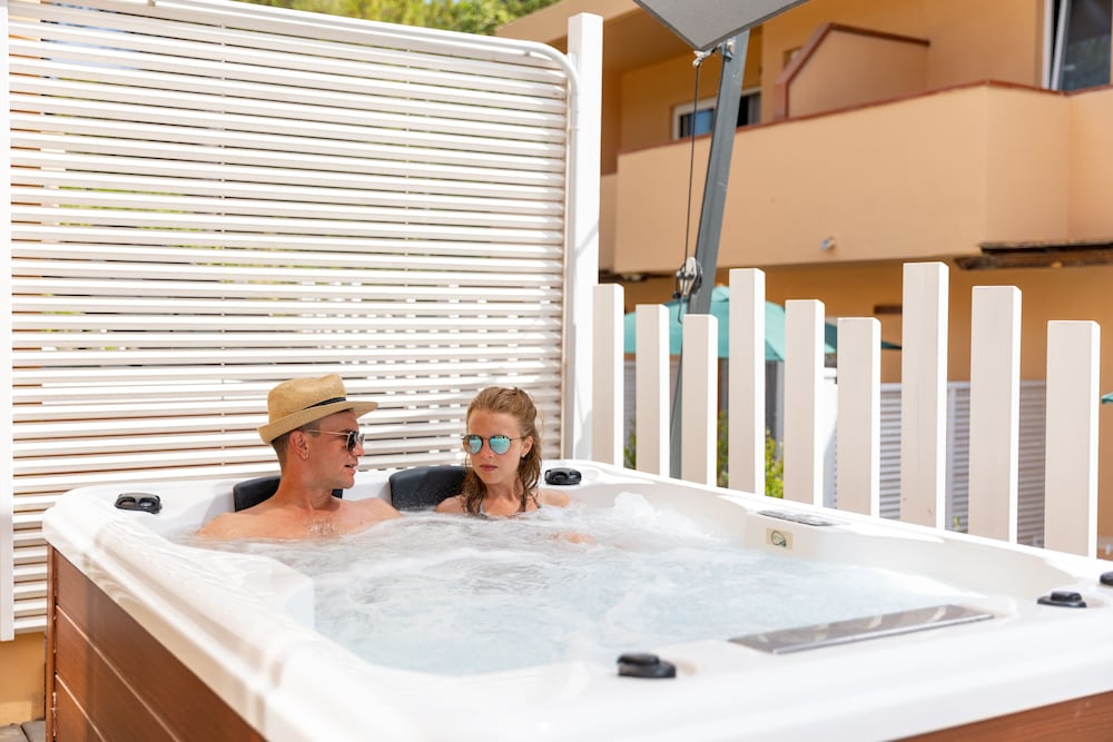 Private spa tub