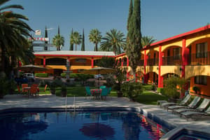 thumbnail: Outdoor pool