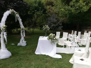 thumbnail: Outdoor wedding area