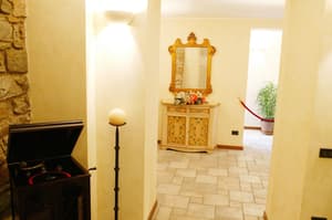 thumbnail: Interior detail