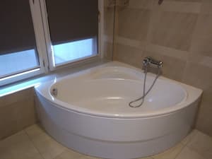 thumbnail: Deep soaking bathtub