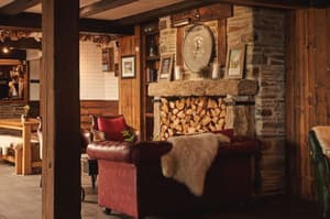 thumbnail: Bar (on property)